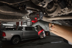 Cheie sub compacta de impact 3/8" M12 FSCIWF38-252X, cu inel fixare, 271 Nm, kit 2x2.5Ah, Milwaukee, cod 4933498970 - Img 6