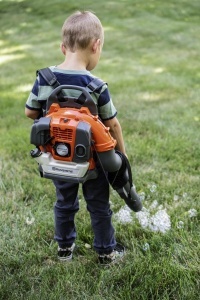 Jucarie suflanta de rucsac cu bule de sapun 345BT, Husqvarna, cod 546272301