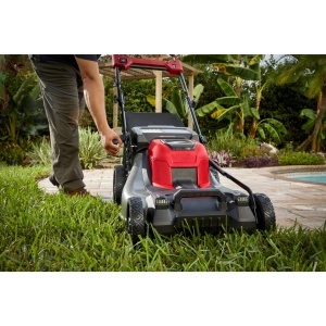 Masina de tuns gazonul M18 F2LM53-122, autopropulsata 53 cm, Milwaukee, cod 4933499213