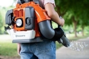 Jucarie suflanta de rucsac cu bule de sapun 345BT, Husqvarna, cod 546272301