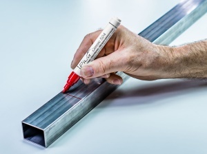 Marker vopsea permanent Classic 524, 2-4 mm, alb / negru / galben / albastru / rosu / verde, PICA