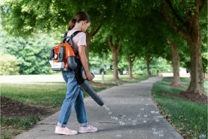 Jucarie suflanta de rucsac cu bule de sapun 345BT, Husqvarna, cod 546272301
