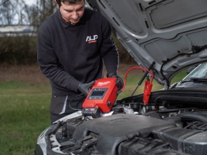 Redresor auto M18 JS2000-0, curent de varf 2000 A, compatibil motoare benzina 8.1 l si diesel 3.0 l, Milwaukee, cod 4933498026 - Img 19