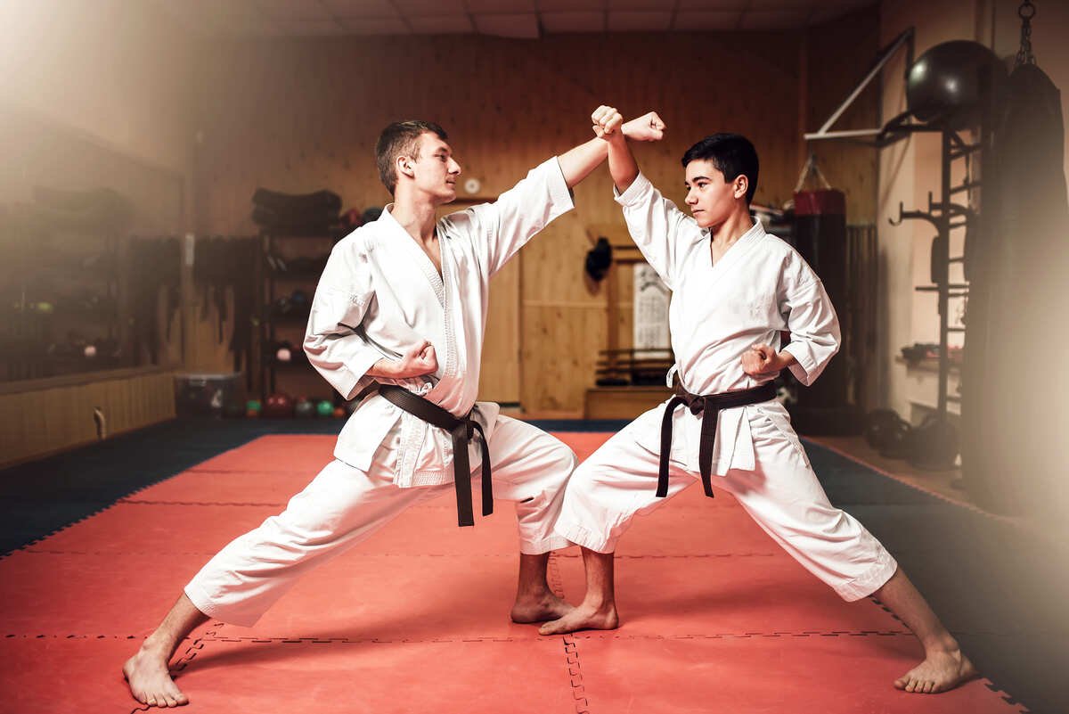 Totul despre karate: beneficii pentru disciplină și sănătate fizică