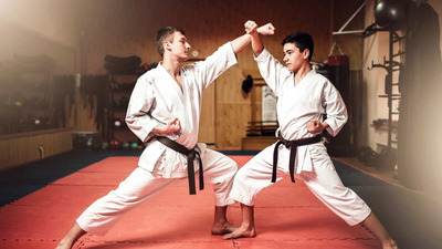 Totul despre karate: beneficii pentru disciplină și sănătate fizică