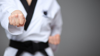 Cum să alegi echipamentul potrivit pentru primele tale antrenamente de karate?