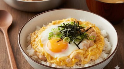 Donburi cu Pui și Ou (Oyakodon)