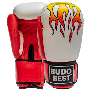 Mănuși de box Budo Best model Flăcări, realizate din piele de vacă de cea mai bună calitate, design alb-roșu cu grafică de foc și prindere velcro.