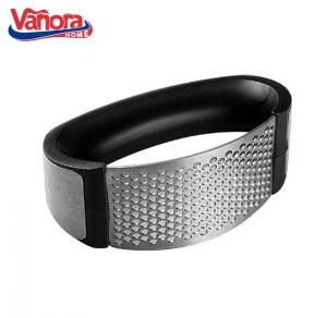 Presa de usturoi curbata 11 x 5.5 x 7.8 cm Vanora Home, lama inox si maner plastic