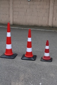 tri saobraćajna čunja poređana po veličini