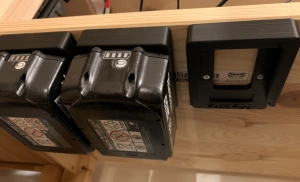 Suport Acumulator Makita 18V LXT – Suport Baterie pentru Perete, Atelier și Banc de Lucru - Img 2