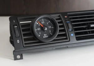 Suport Ceas Boost 52 mm BMW E46 – Montaj în Grila Centrală de Ventilație - Img 2
