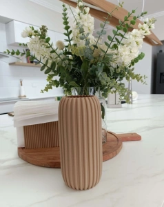 Vază „Ribella” 3D – Vază Decorativă cu Nervuri Verticale, Design Modern