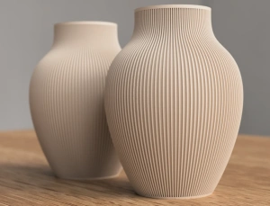 Vază „Linea” 3D – Vază Decorativă cu Striații Verticale, Design Modern - Img 3