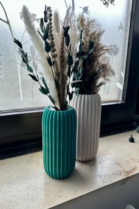 Vază „Ribella” 3D – Vază Decorativă cu Nervuri Verticale, Design Modern - Img 2