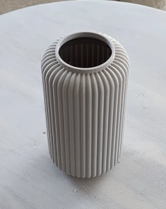 Vază „Riviera” 3D – Vază Decorativă cu Striații Verticale, Design Modern - Img 3