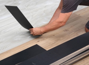 Set 14 buc. Parchet LVT, Pardoseala Vinil 2.5mm, Stomp, Gri, 15x1050 cm / 2.2 mp, Delta 8071-1 - Img 2