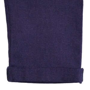Detaliu manseta pantalon.