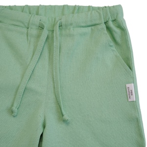 Detaliu buzunar pantalon.