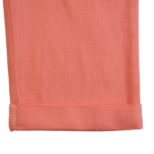 Detaliu manseta pantalon.
