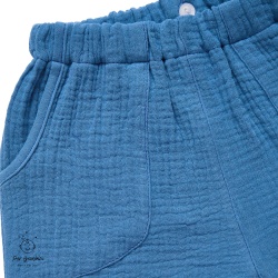 Detaliu Pantaloni din muselina culoare albastru,cu buzunare frontale aplicate