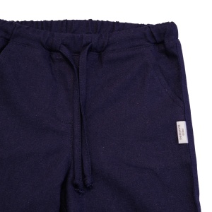 Detaliu buzunar pantalon.