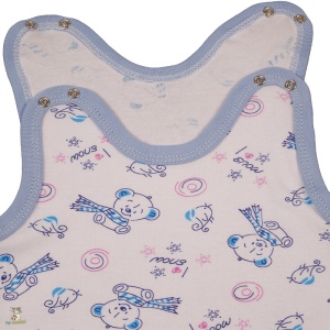 Detaliu Salopeta Per Bambini tip maieu cu botosei din bumbac premium,inchidere cu capse,cu imprimeu ursuleti blue