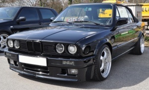Grila BMW E30 negru lucios - Img 3