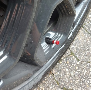 Set 5 capace valve Auto pentru ATV-uri, motociclete, mașini și alte vehicule, cu inel etanșare integrat, protecție antipraf, Greluma, Roșu - Img 4