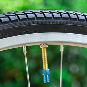 Adaptor valvă Presta (SV) în valvă Auto/Schrader (AV) pentru biciclete, HZJD, Albastru deschis - Img 3