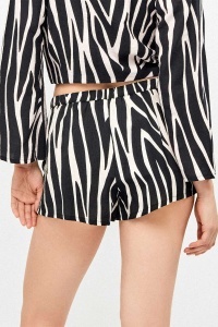 Pantaloni scurti cu buzunare și talie elastică, Gisela 2-40042, spate