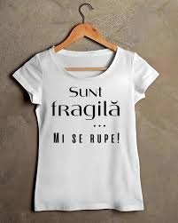 Tricou personalizat "sunt fragila"