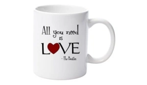 Cană albă personalizatǎ "all you need is love"