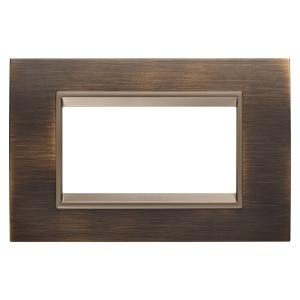 Placă lux - in metal - 4 module - alamă antică - cadru interior bronz mat închis Gewiss GW16204XQ