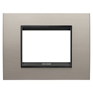 Placă lux - in metal - 3 module - aluminiu periat lay - cadru interior negru mat Gewiss GW16203WS