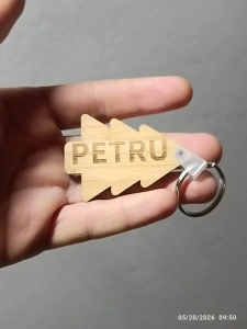 Breloc personalizat, in forma de bradut, personalizat cu nume