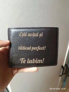 Portofel piele naturala, slim, culoare maro inchis personalizat cu poza si text