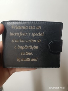 Portofel personalizat cu text prietenia. Defect mic vizual.