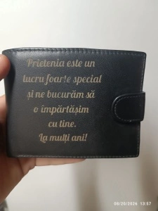 Portofel personalizat cu text prietenia. Defect mic vizual.