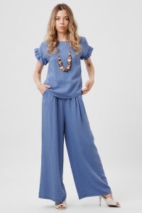 Compleu albastru cu top lejer și pantaloni largi