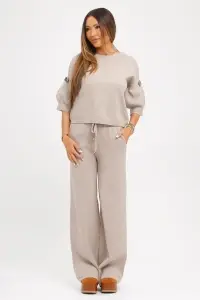 Compleu gri / grej din tricot fin și floricele din pietre pe măneci