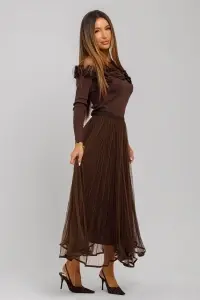 Bluză maro din tricot cu tul și volănașe - Img 3