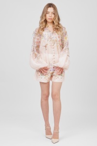 Compleu floral vaporos crem-roze cu bluză cu nasturi și pantaloni scurți - Img 3