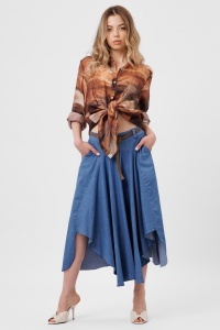 Fustă din denim albastră deschis cu tiv asimetric și curea împletită - Img 2