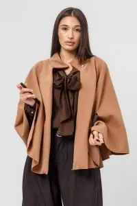 Palton tip capă camel deschis din stofă cu curea subțire