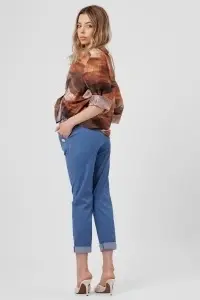 Pantaloni albaștri deschis din denim cu nasturi decorativi și manșete - Img 4