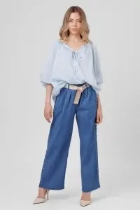 Pantaloni din denim bleu cu ținte metalice rotunde în laterale și curea - Img 2