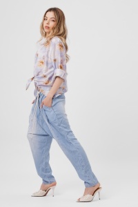 Pantaloni subțiri bleu din denim cu turul lăsat - Img 3