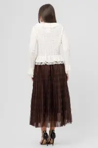 Bluză ivory din tricot texturat cu volănașe și dantelă - Img 3