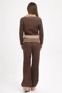 Compleu maro din tricot cu nasturi - Img 2